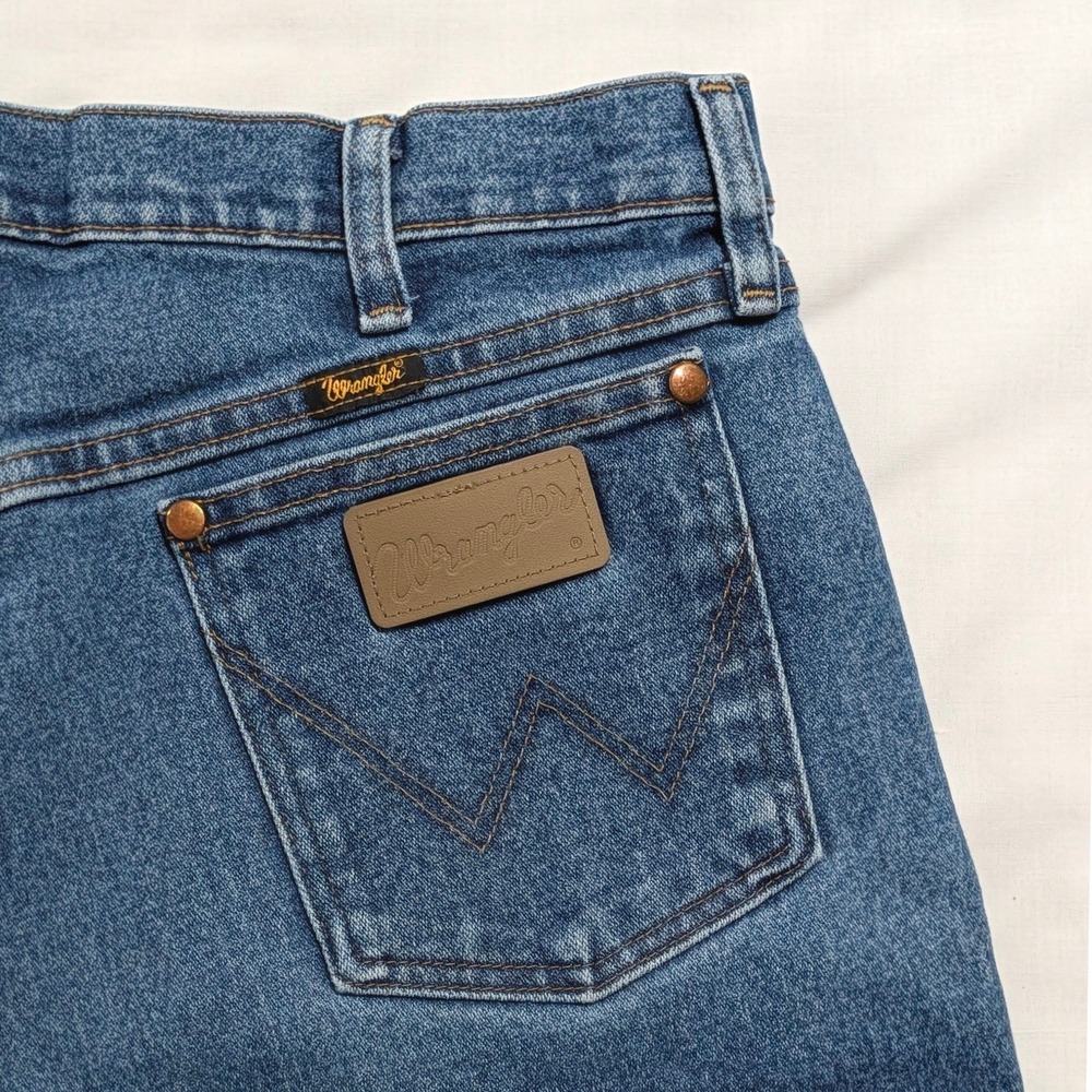 Wrangler Men's Regular Fit Straight Leg Jeans Medium Wash 33x34